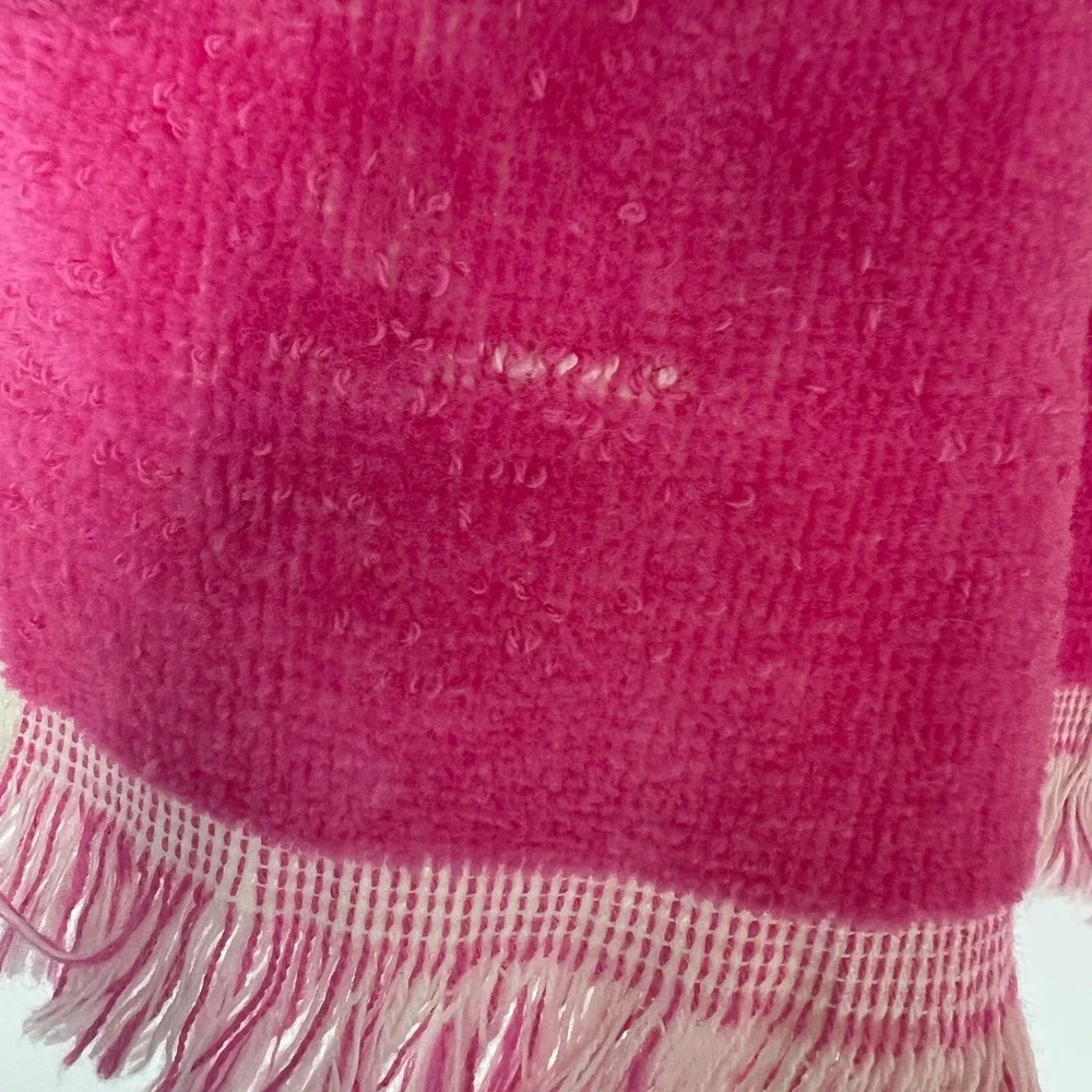 JC Penneys Vintage Hot Pink Floral Pansy Fringed Terry Cloth Bath Towel Retro